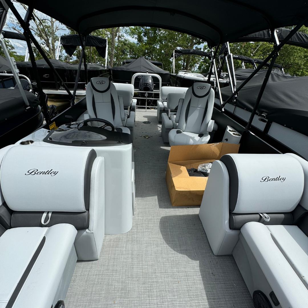 2024 Bentley pontoons Legacy 220 Quad Swingback-5