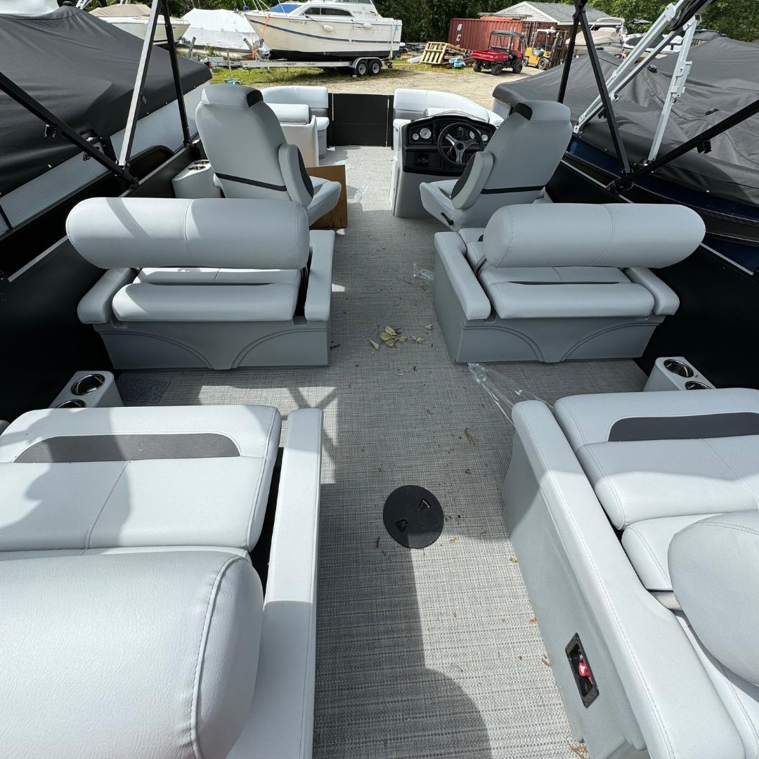 2024 Bentley pontoons Legacy 220 Quad Swingback-6