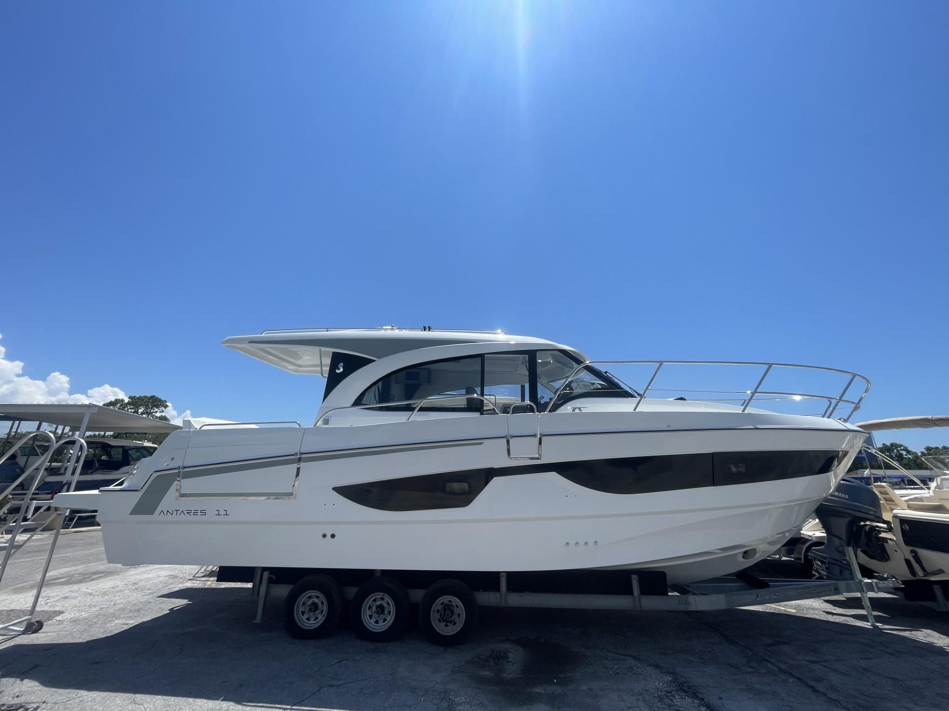 2025 Beneteau Antares 11