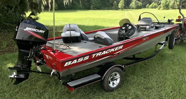 2010 Tracker Boats boat for sale, model of the boat is Pro Team 175TXW & Image # 3 of 11