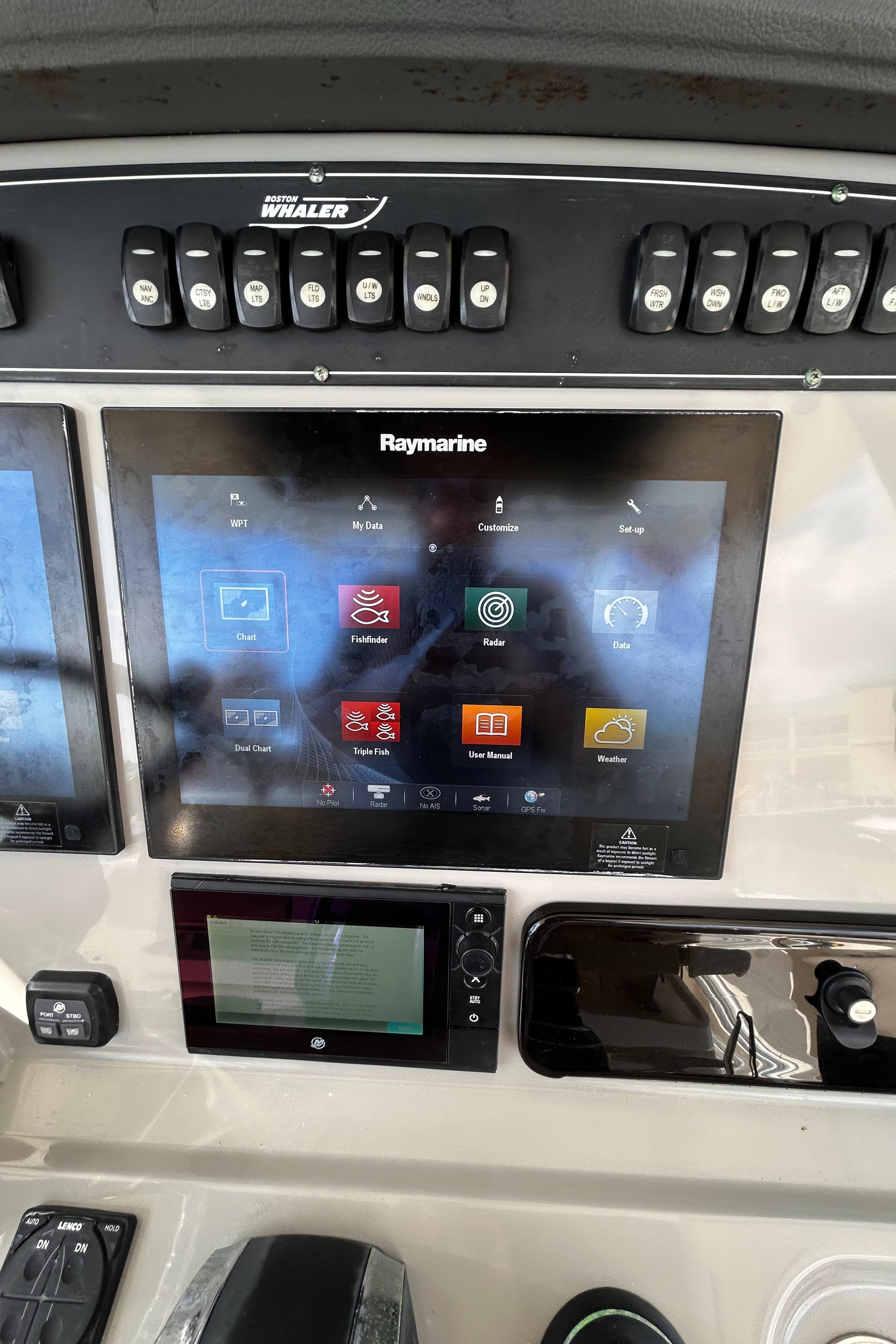 2017 33 Boston Whaler 330 Outrage Helm