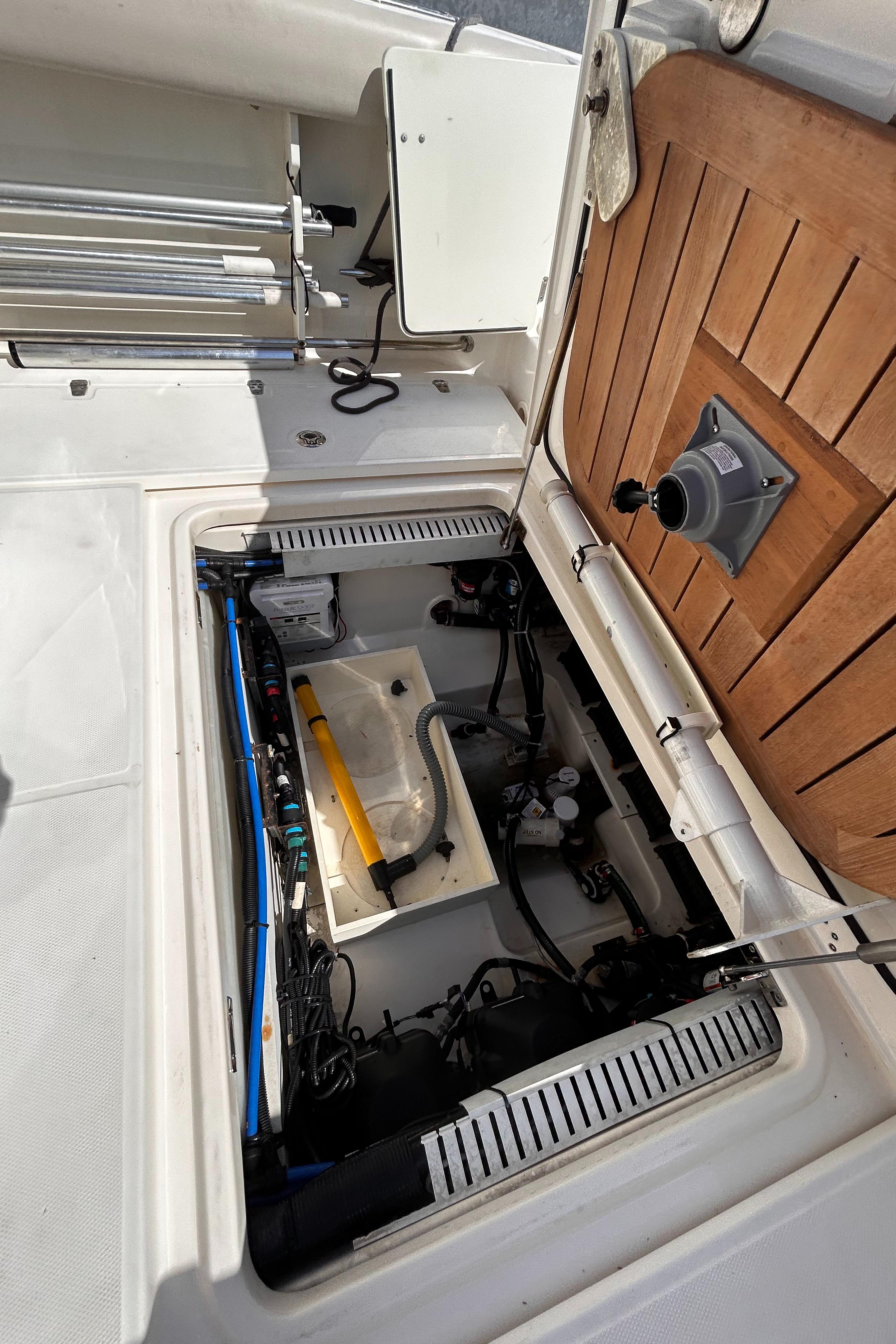 2017 33 Boston Whaler 330 Outrage Aft Bilge