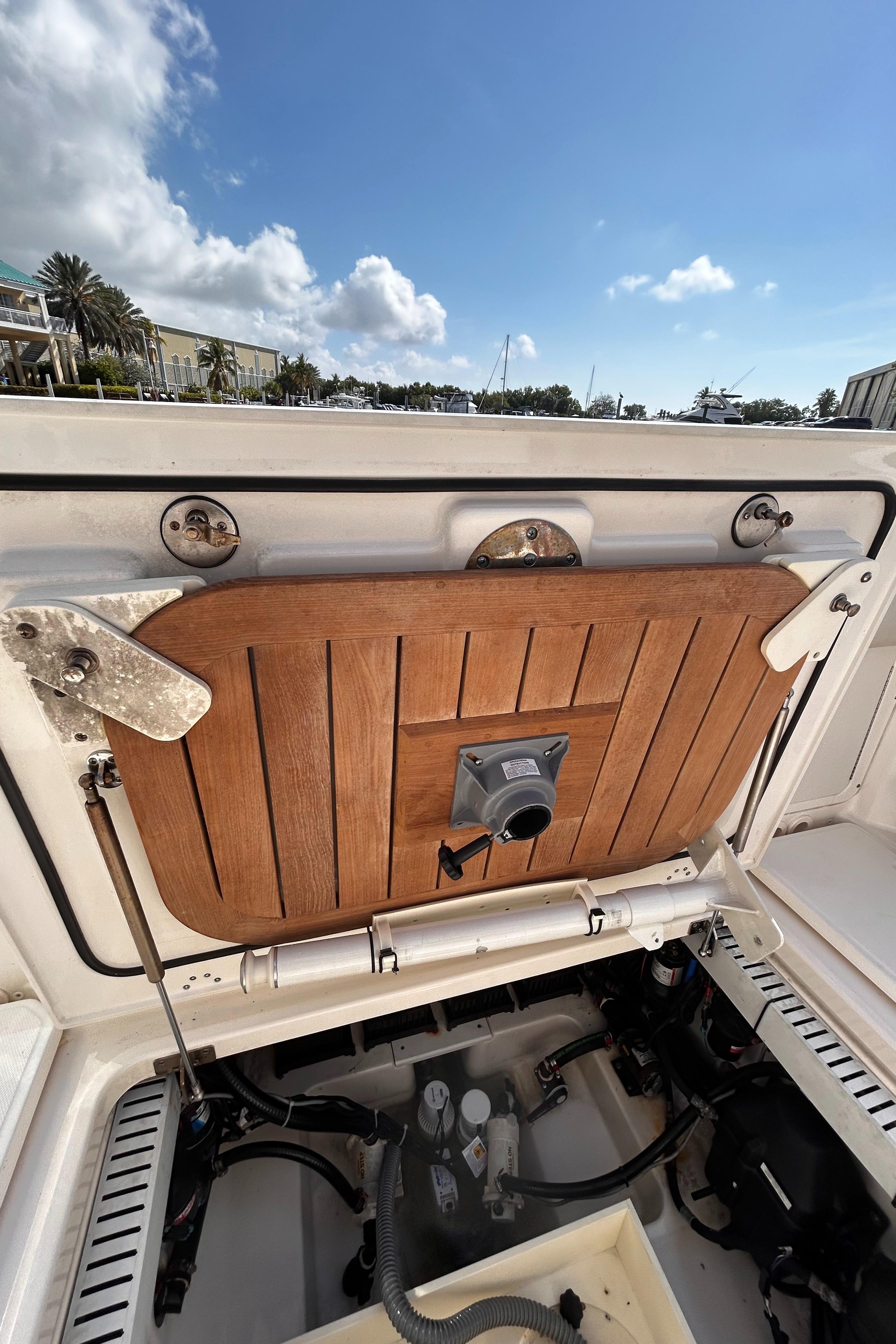 2017 33 Boston Whaler 330 Outrage Aft Bilge