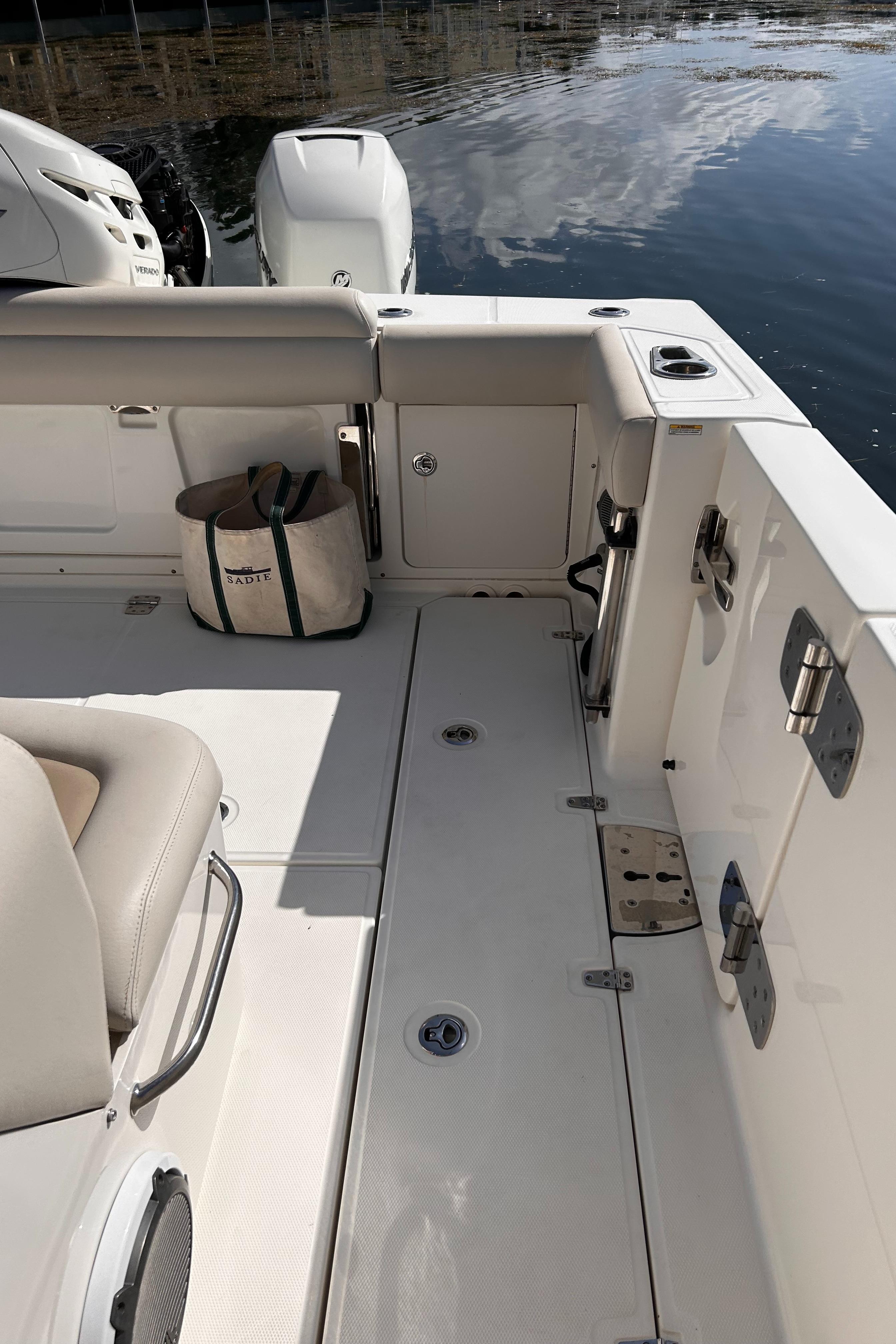 2017 33 Boston Whaler 330 Outrage Port Gunwale