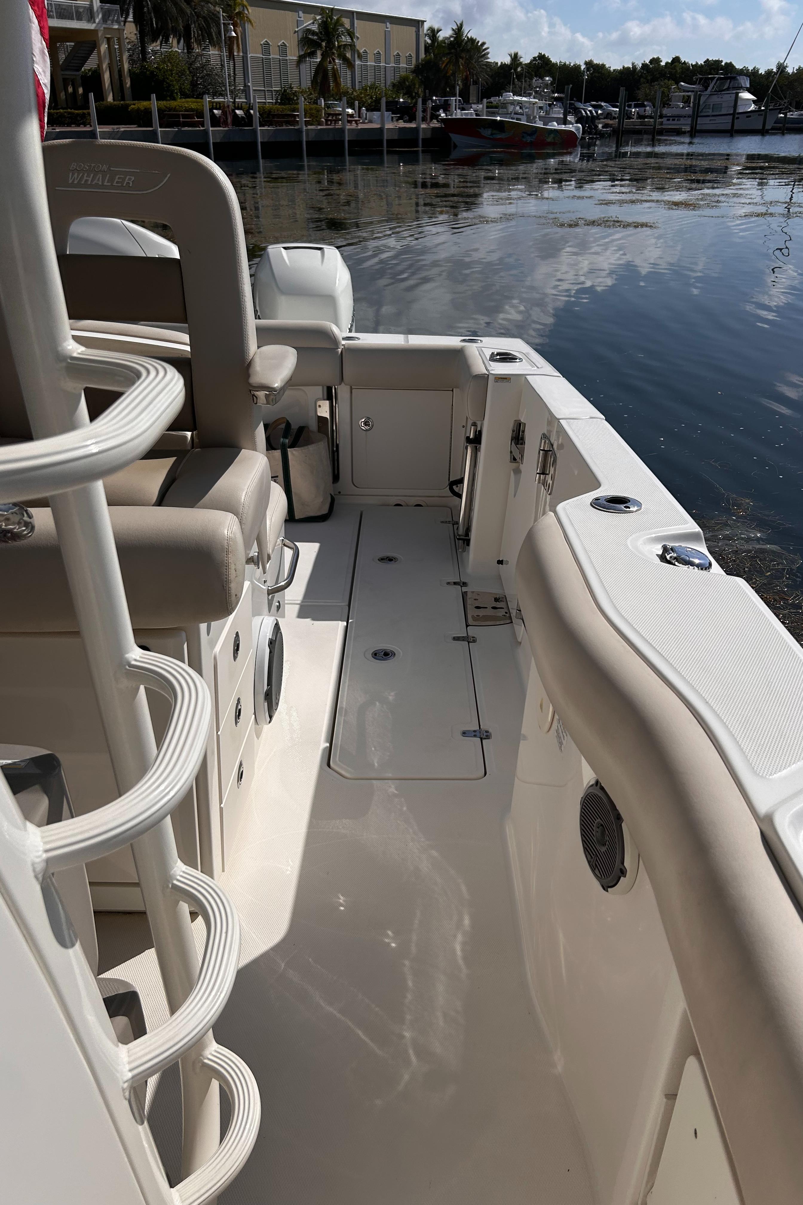 2017 33 Boston Whaler 330 Outrage Port Gunwale