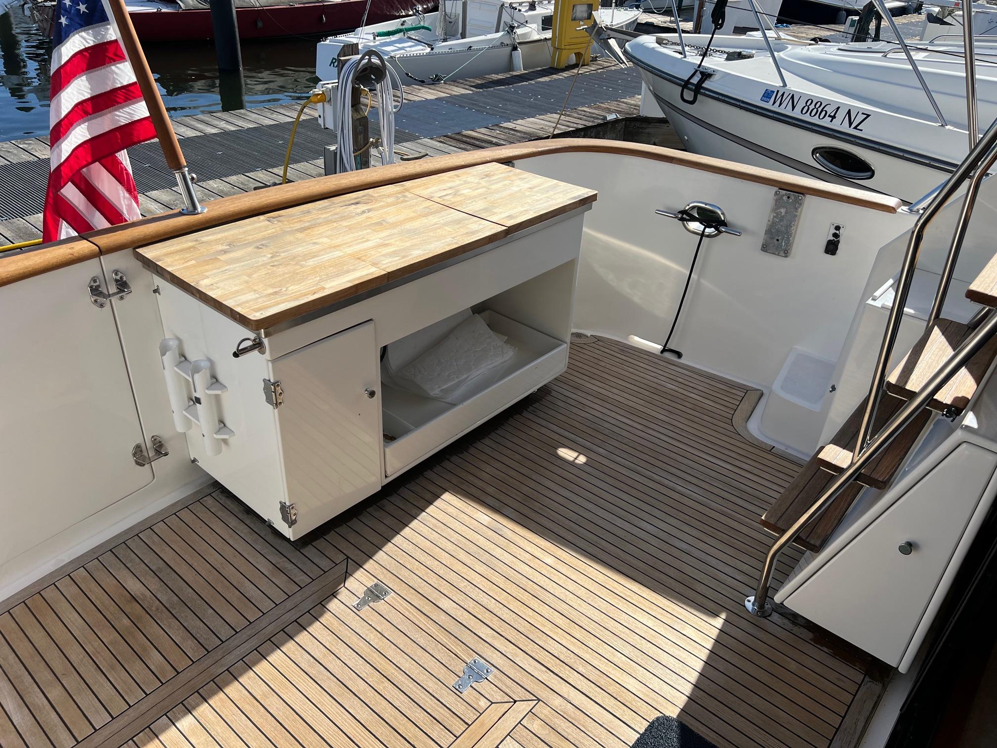 1998 Ocean Alexander 422 Sport Sedan #TBBA12345 inventory image at Sun Country Yachts, South Lake Union (Seattle) 1998 Ocean Alexander 422 Sport Sedan #TBBA12345 inventory image at Sun Country Yachts, South Lake Union (Seattle)