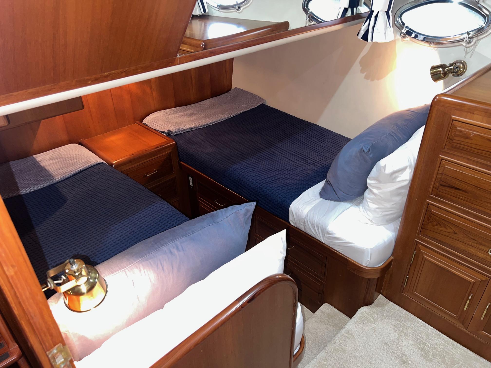 1998 Ocean Alexander 422 Sport Sedan #TBBA12345 inventory image at Sun Country Yachts, South Lake Union (Seattle) 1998 Ocean Alexander 422 Sport Sedan #TBBA12345 inventory image at Sun Country Yachts, South Lake Union (Seattle)