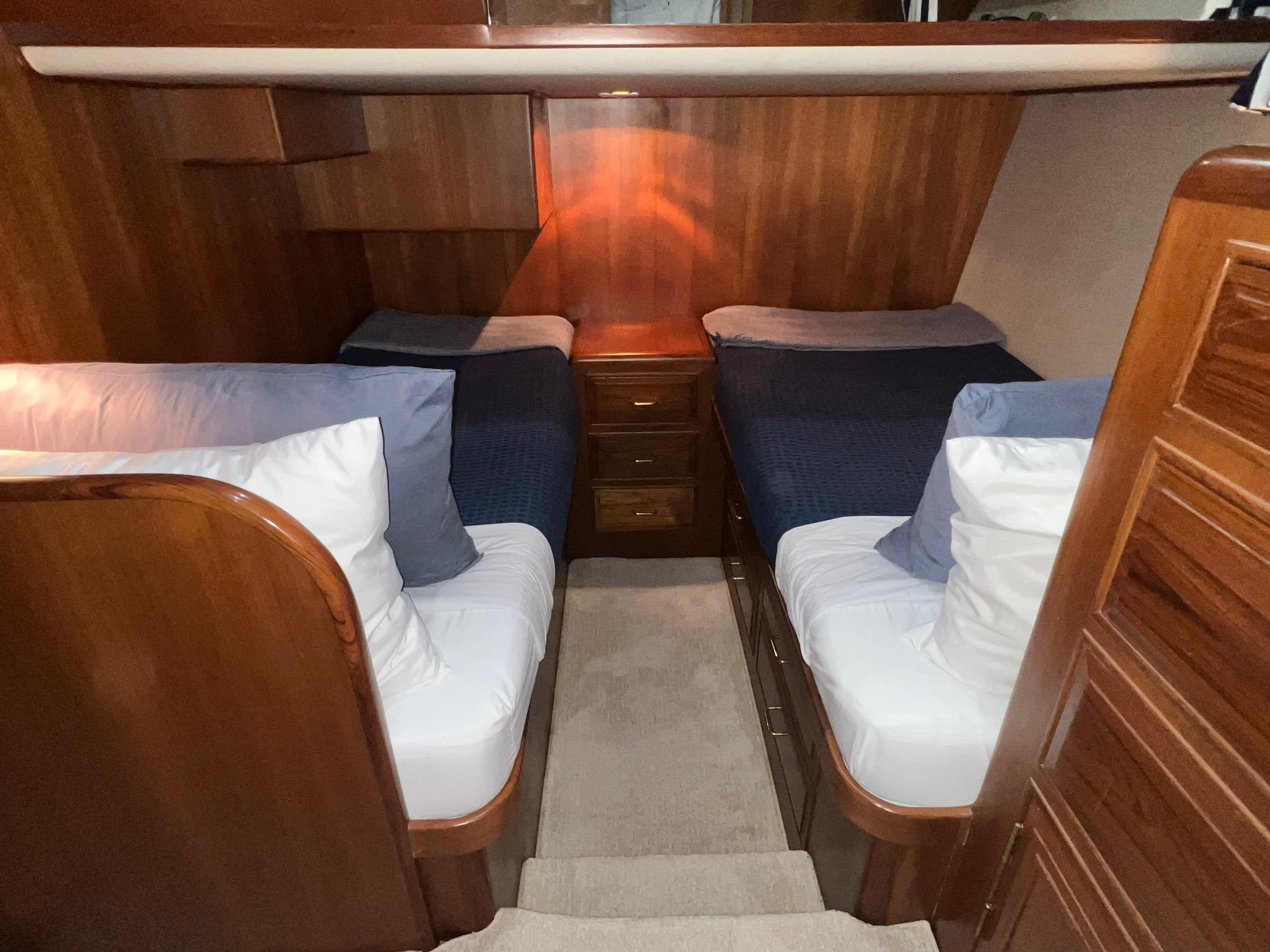 1998 Ocean Alexander 422 Sport Sedan #TBBA12345 inventory image at Sun Country Yachts, South Lake Union (Seattle) 1998 Ocean Alexander 422 Sport Sedan #TBBA12345 inventory image at Sun Country Yachts, South Lake Union (Seattle)