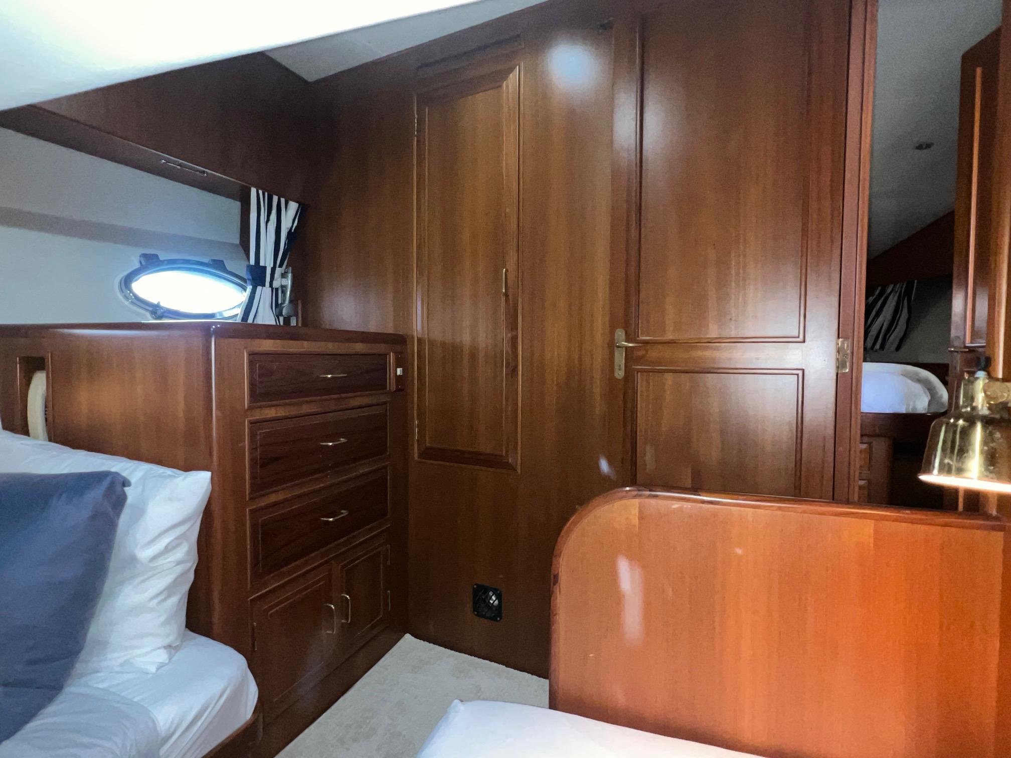 1998 Ocean Alexander 422 Sport Sedan #TBBA12345 inventory image at Sun Country Yachts, South Lake Union (Seattle) 1998 Ocean Alexander 422 Sport Sedan #TBBA12345 inventory image at Sun Country Yachts, South Lake Union (Seattle)
