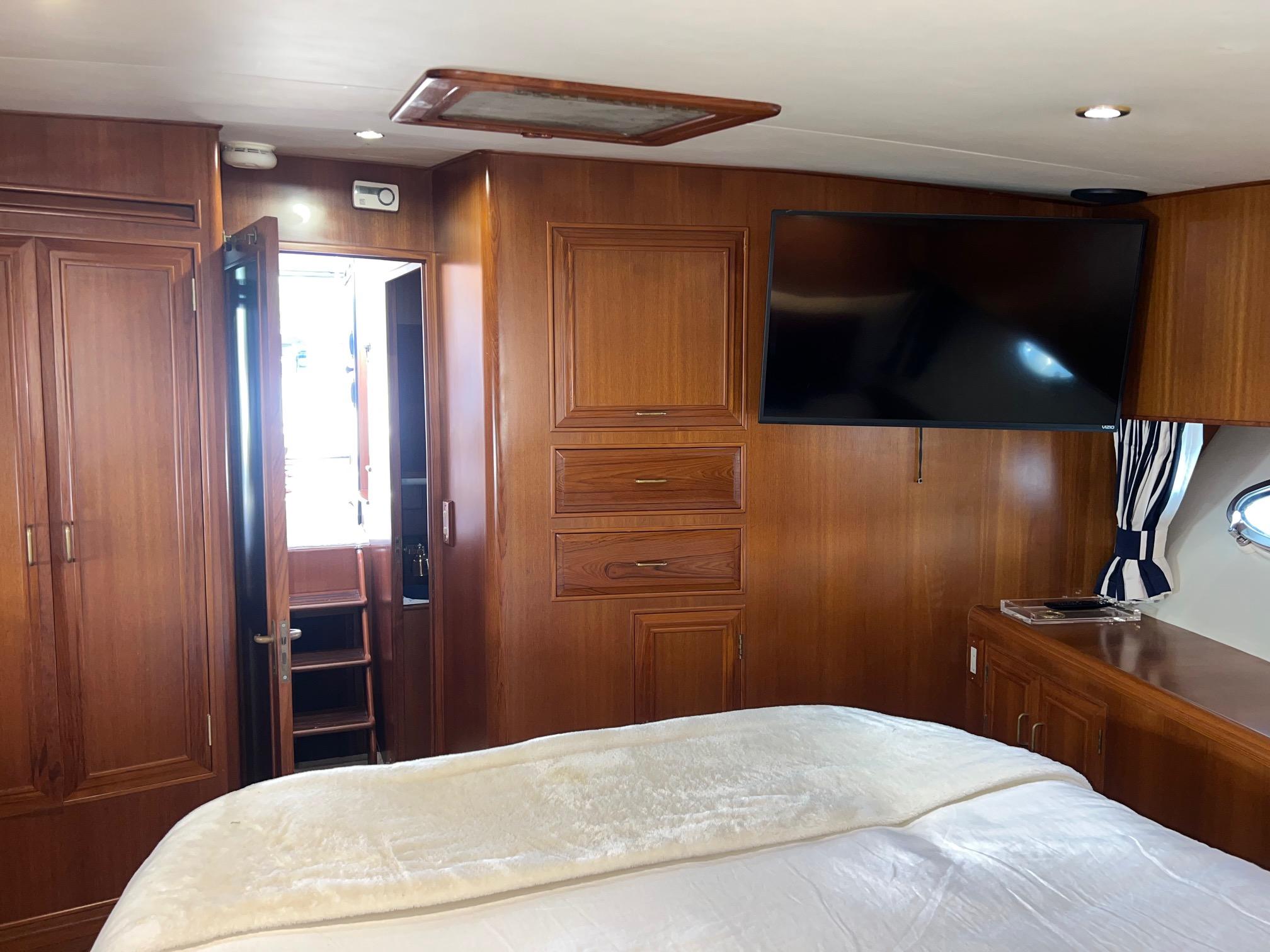 1998 Ocean Alexander 422 Sport Sedan #TBBA12345 inventory image at Sun Country Yachts, South Lake Union (Seattle) 1998 Ocean Alexander 422 Sport Sedan #TBBA12345 inventory image at Sun Country Yachts, South Lake Union (Seattle)