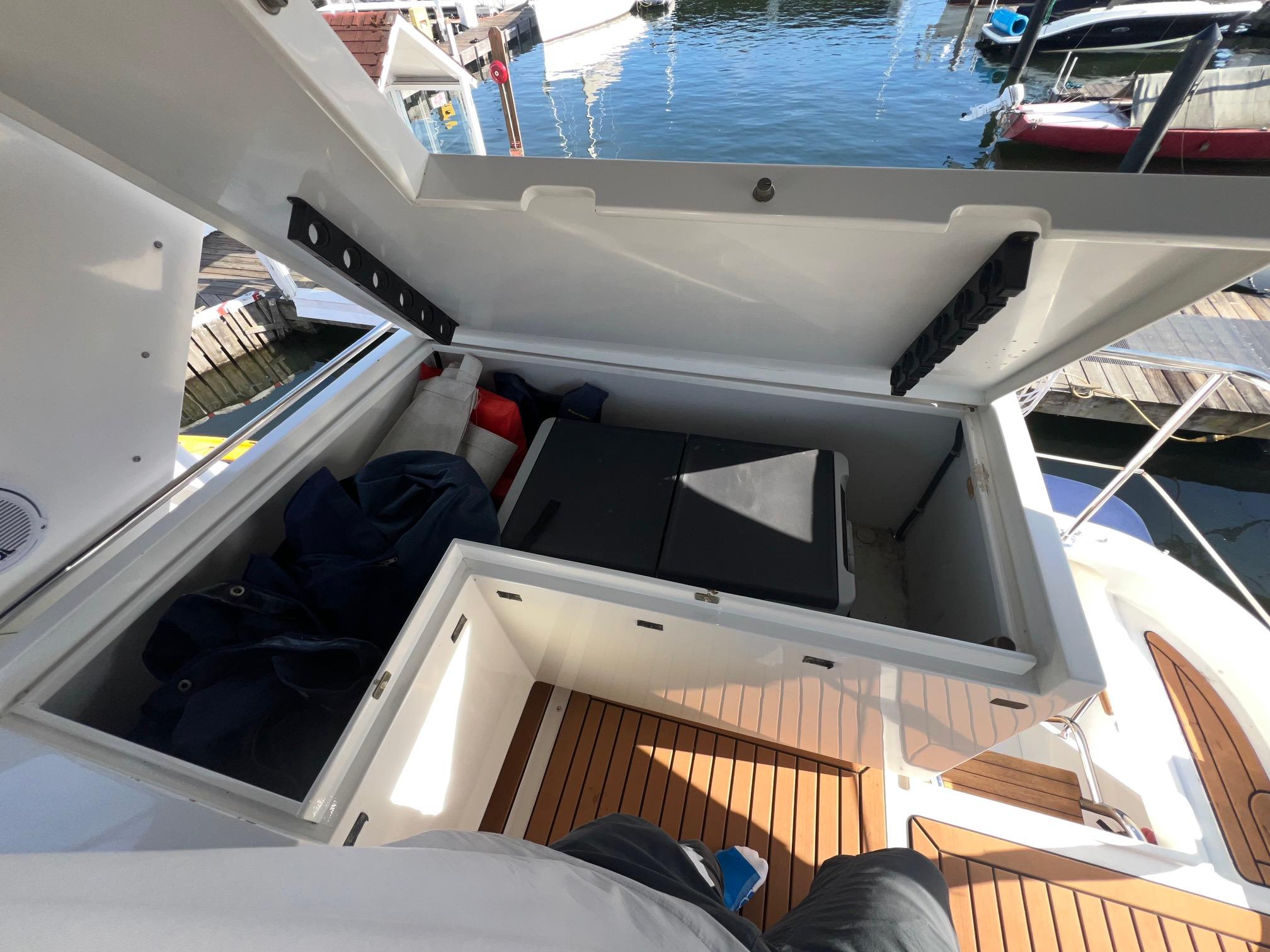 1998 Ocean Alexander 422 Sport Sedan #TBBA12345 inventory image at Sun Country Yachts, South Lake Union (Seattle) 1998 Ocean Alexander 422 Sport Sedan #TBBA12345 inventory image at Sun Country Yachts, South Lake Union (Seattle)