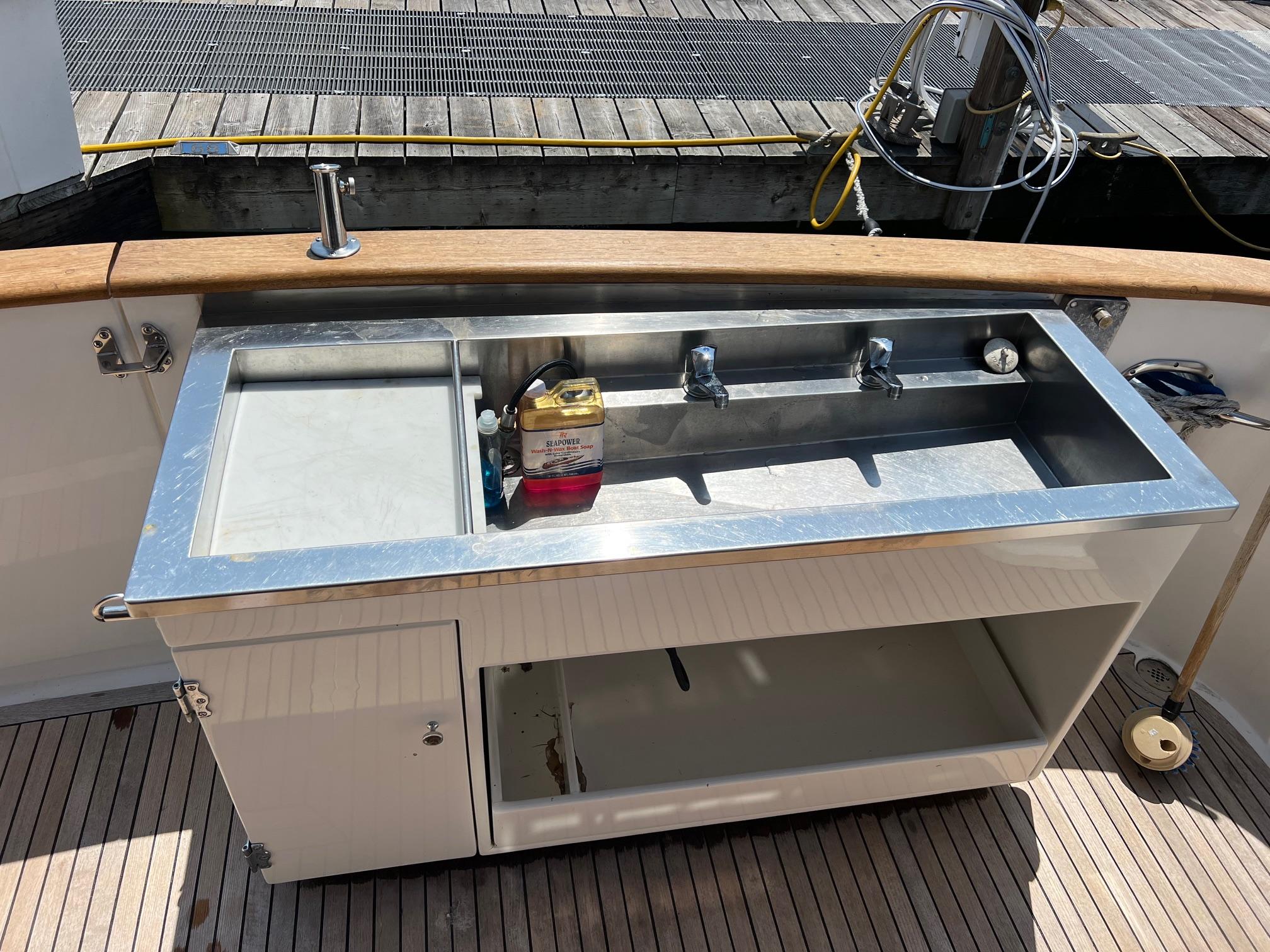 1998 Ocean Alexander 422 Sport Sedan #TBBA12345 inventory image at Sun Country Yachts, South Lake Union (Seattle) 1998 Ocean Alexander 422 Sport Sedan #TBBA12345 inventory image at Sun Country Yachts, South Lake Union (Seattle)
