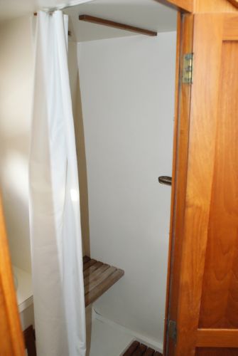 33 Cape Dory FB Seperate Shower