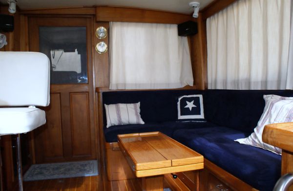33 Cape Dory FB L-settee