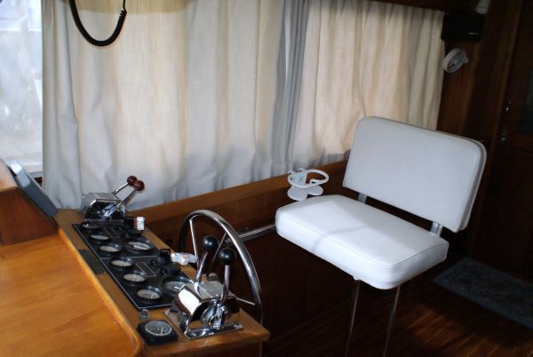 33 Cape Dory FB Lower helm seat