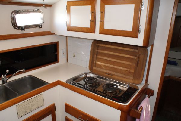 33 Cape Dory FB Galley Stove