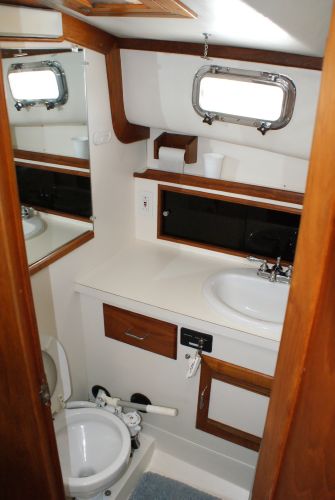 33 Cape Dory FB Head