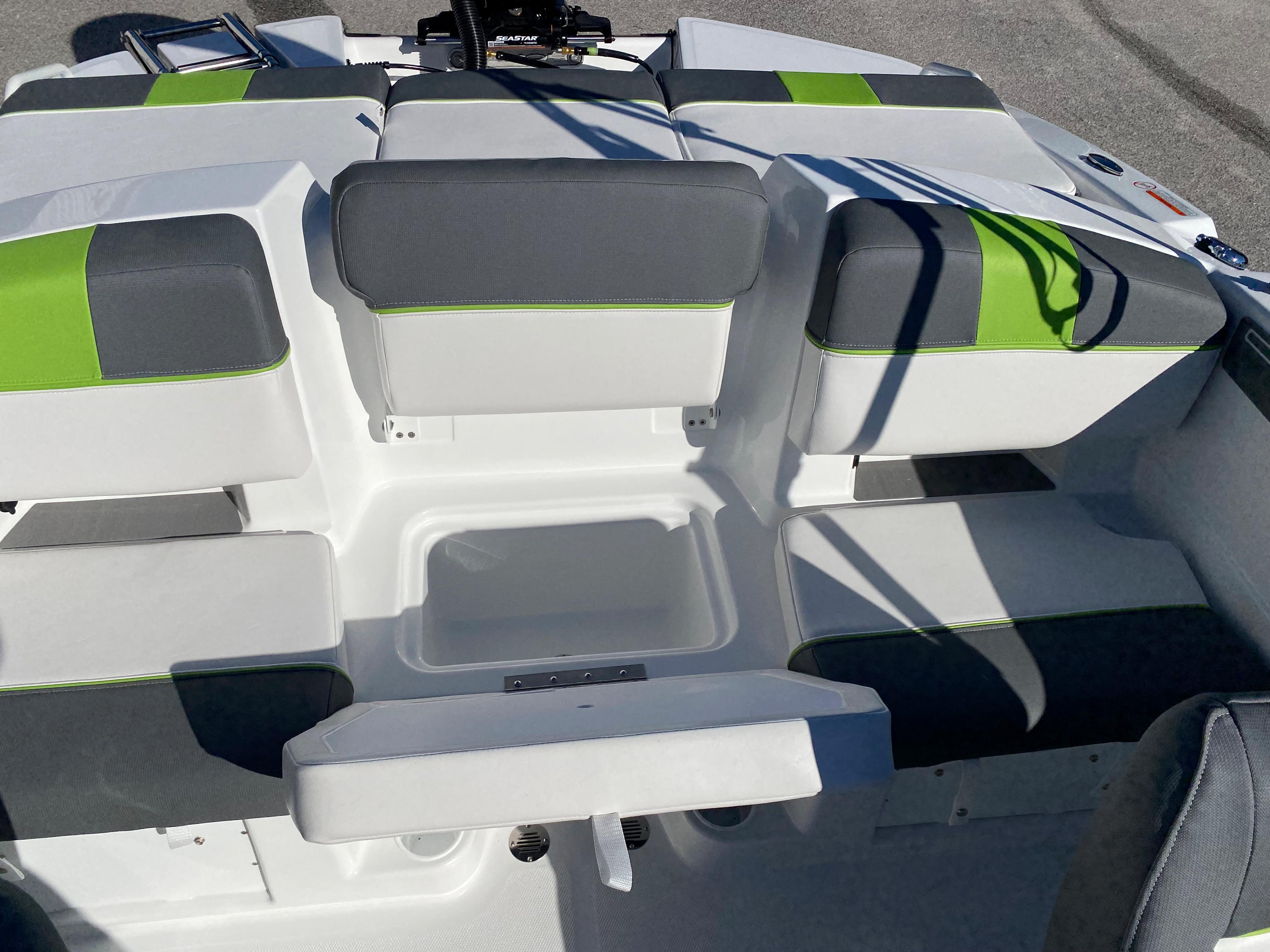 2024 Tahoe® T21