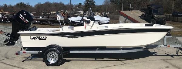 2021 Mako boat for sale, model of the boat is Pro Skiff 17 CC & Image # 2 of 18