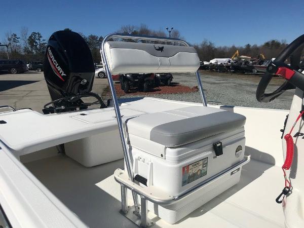2021 Mako boat for sale, model of the boat is Pro Skiff 17 CC & Image # 11 of 18