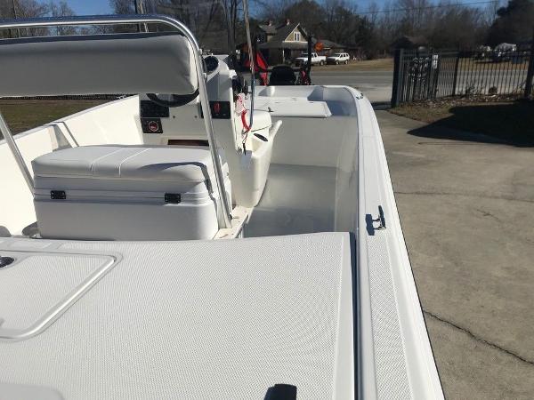 2021 Mako boat for sale, model of the boat is Pro Skiff 17 CC & Image # 13 of 18