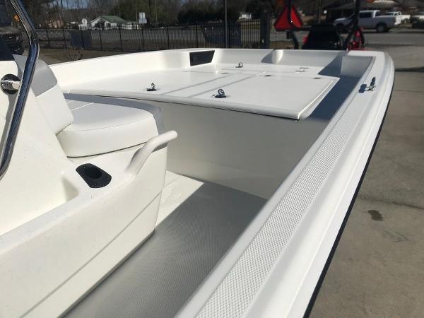2021 Mako boat for sale, model of the boat is Pro Skiff 17 CC & Image # 15 of 18