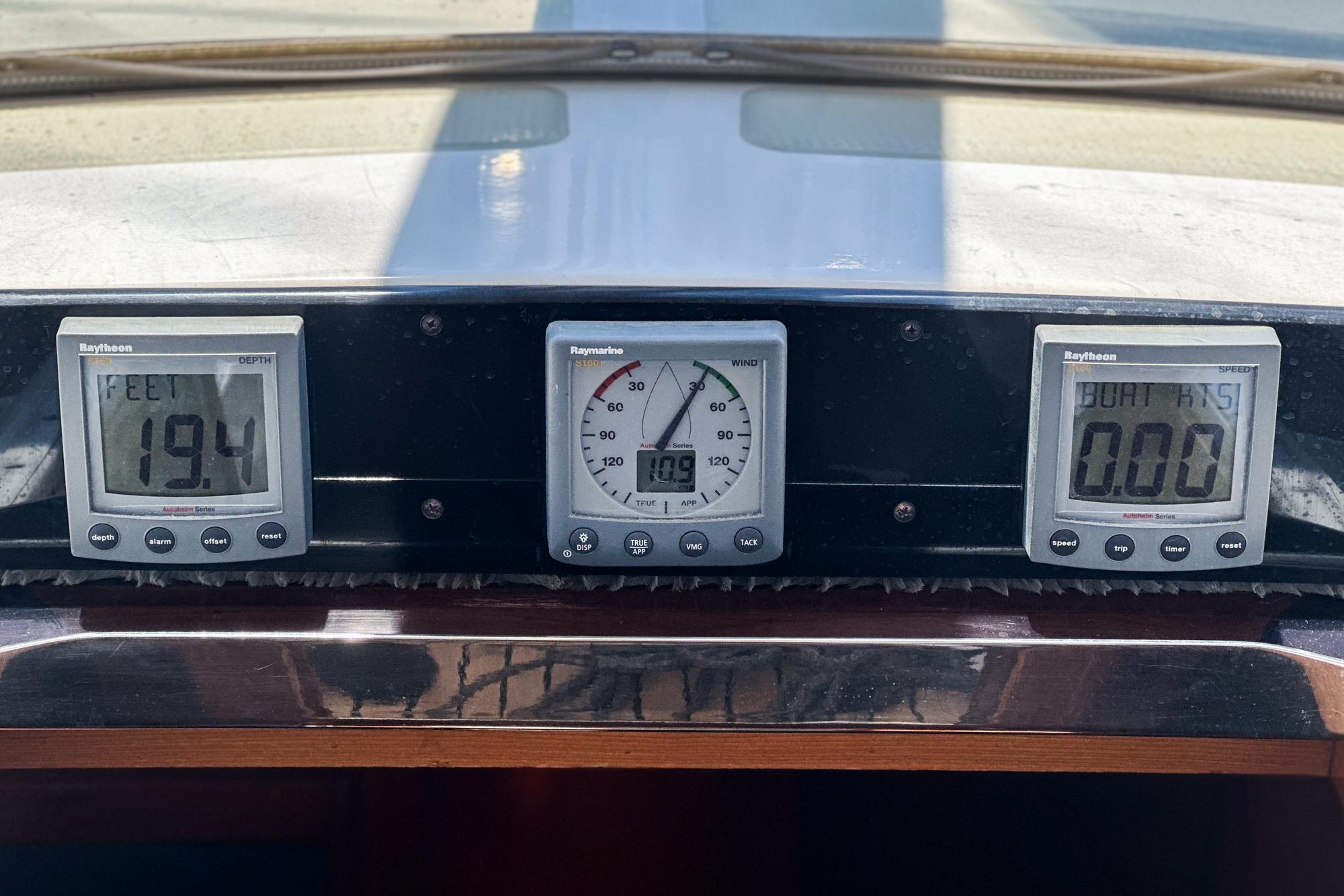 2001 Hylas 49 