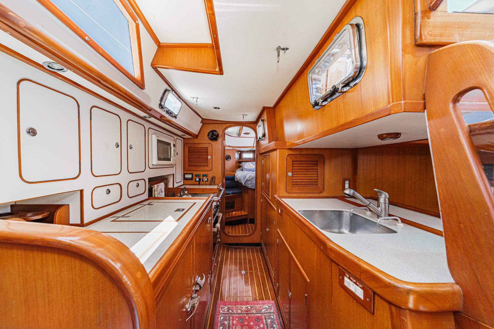 2001 Hylas 49 