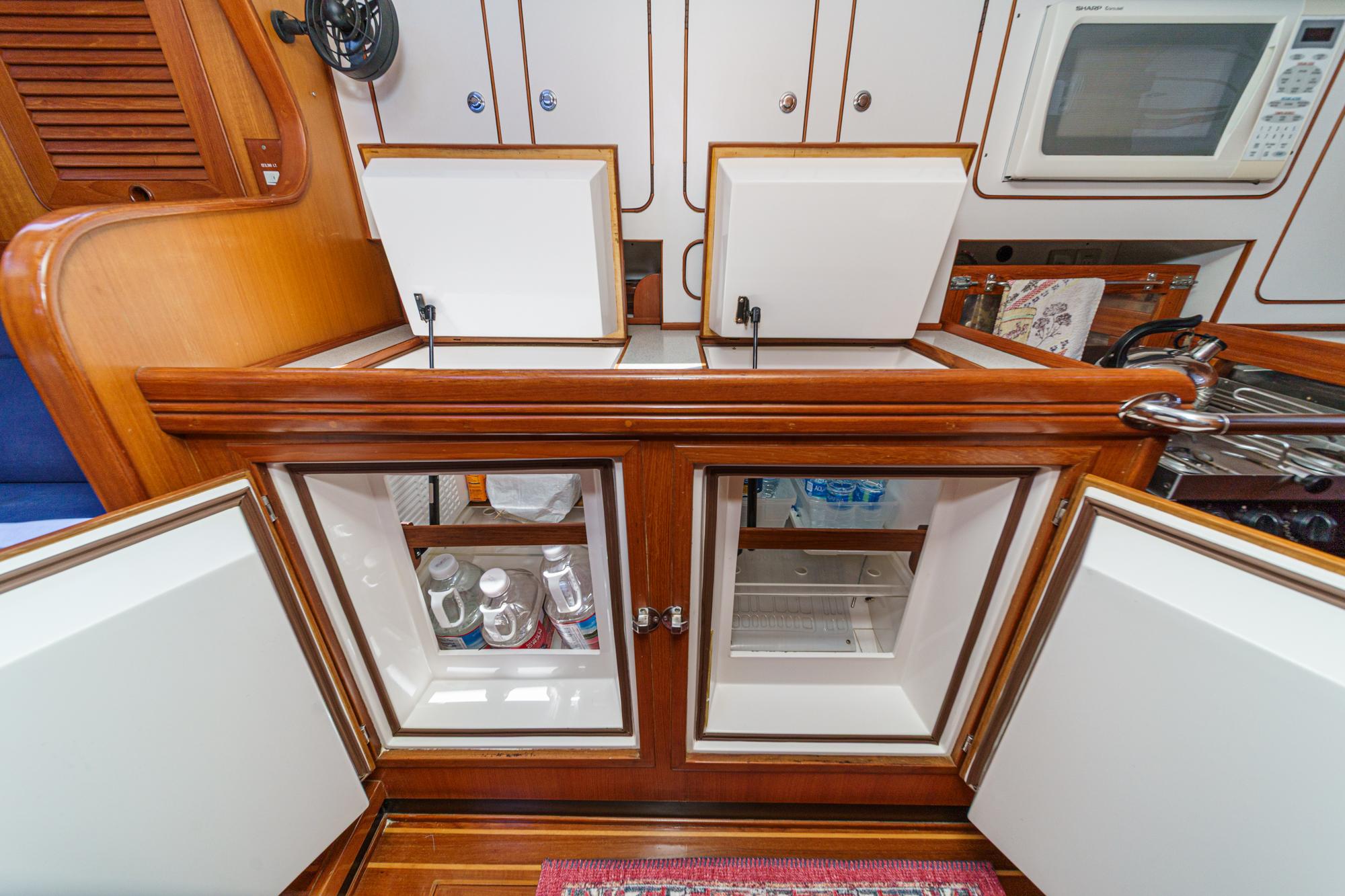 2001 Hylas 49 