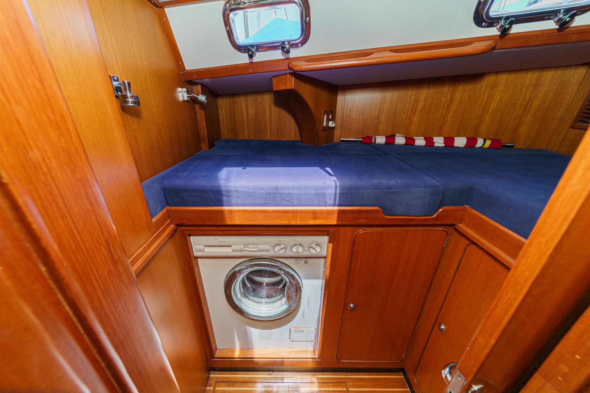 2001 Hylas 49 