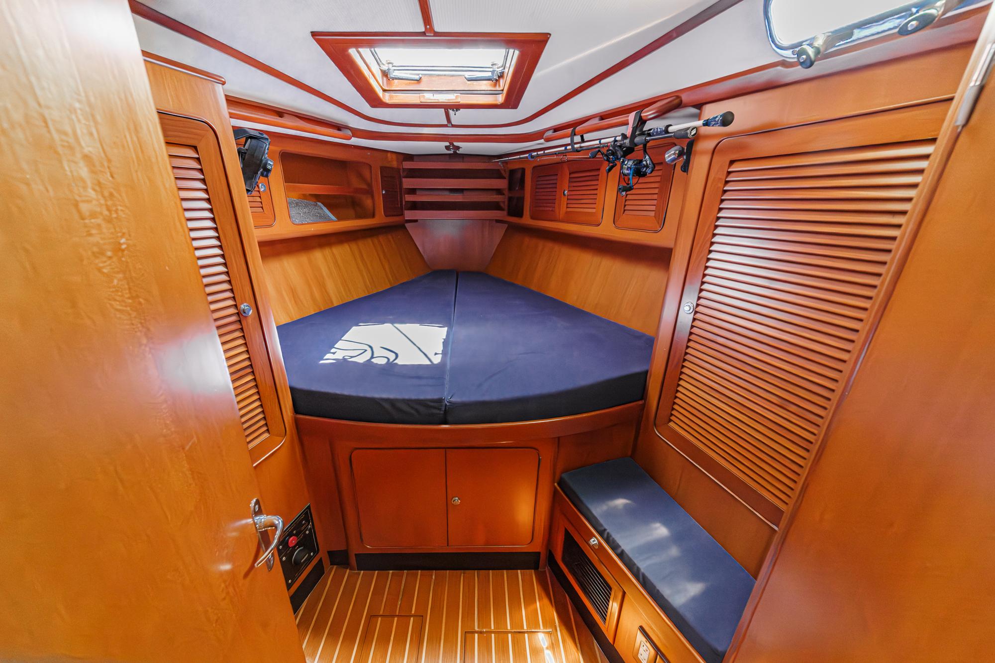 2001 Hylas 49 