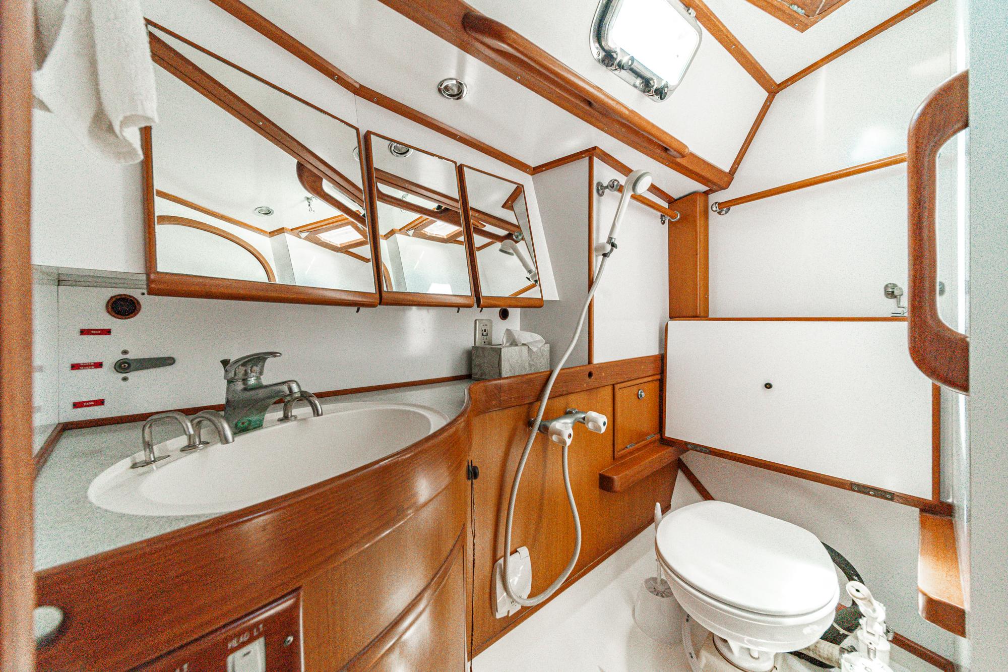 2001 Hylas 49 