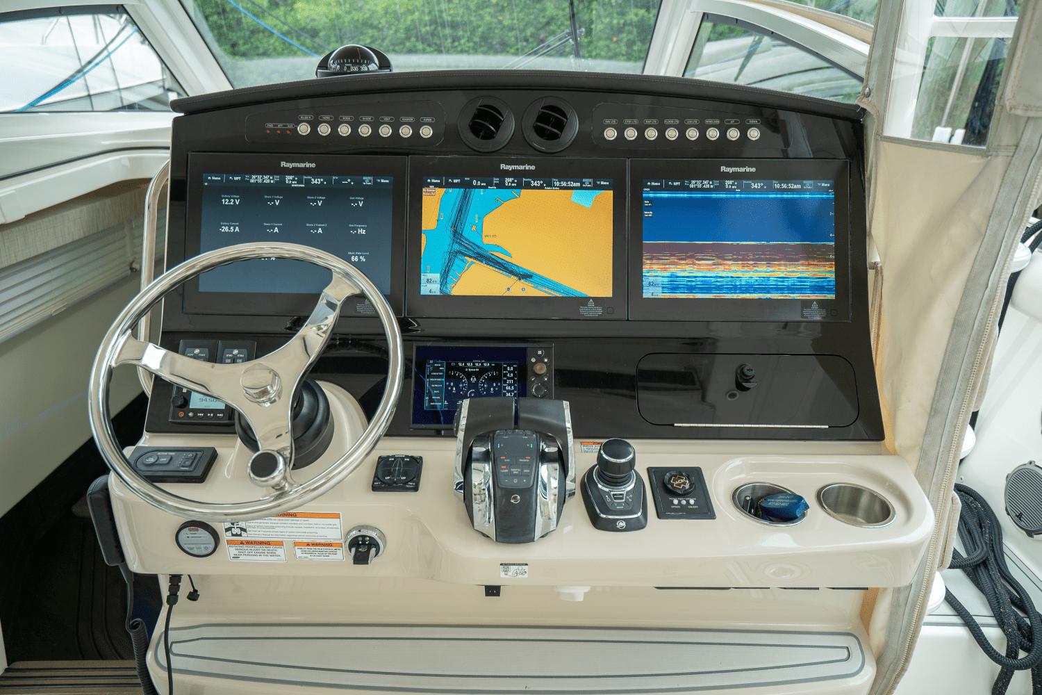 2018-boston-whaler-420-outrage-power-9718320-982300204-0-120620251145-12