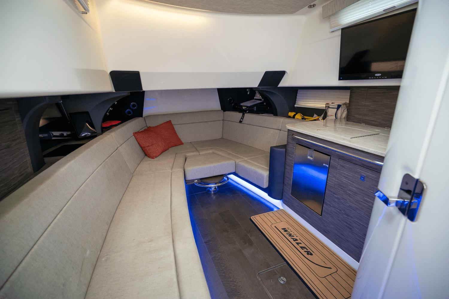 2018-boston-whaler-420-outrage-power-9718320-982300222-0-120620251145-15