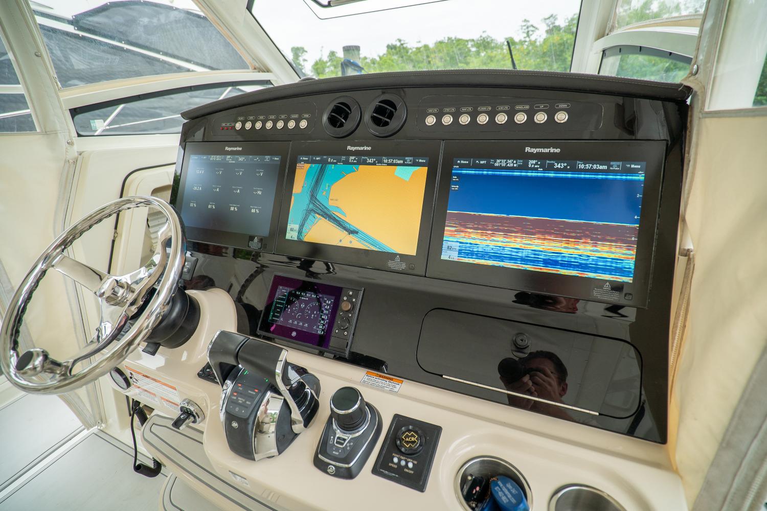 2018-boston-whaler-420-outrage-power-9718320-982300226-0-120620251145-14