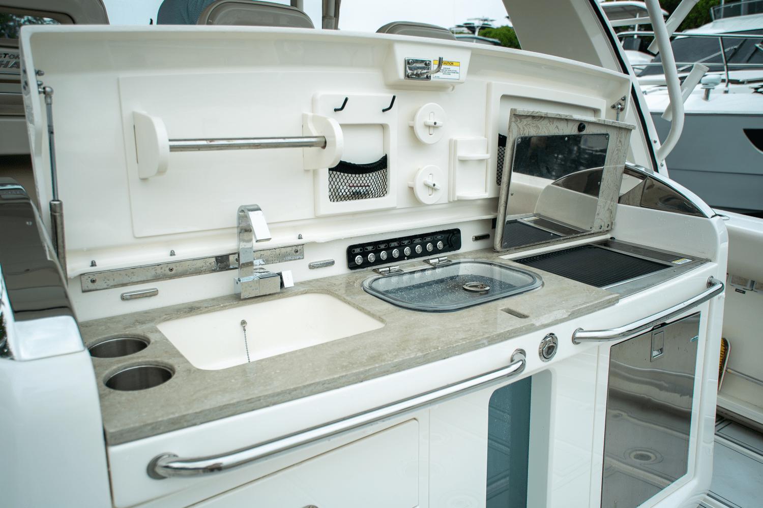 2018-boston-whaler-420-outrage-power-9718320-982300227-0-120620251145-4