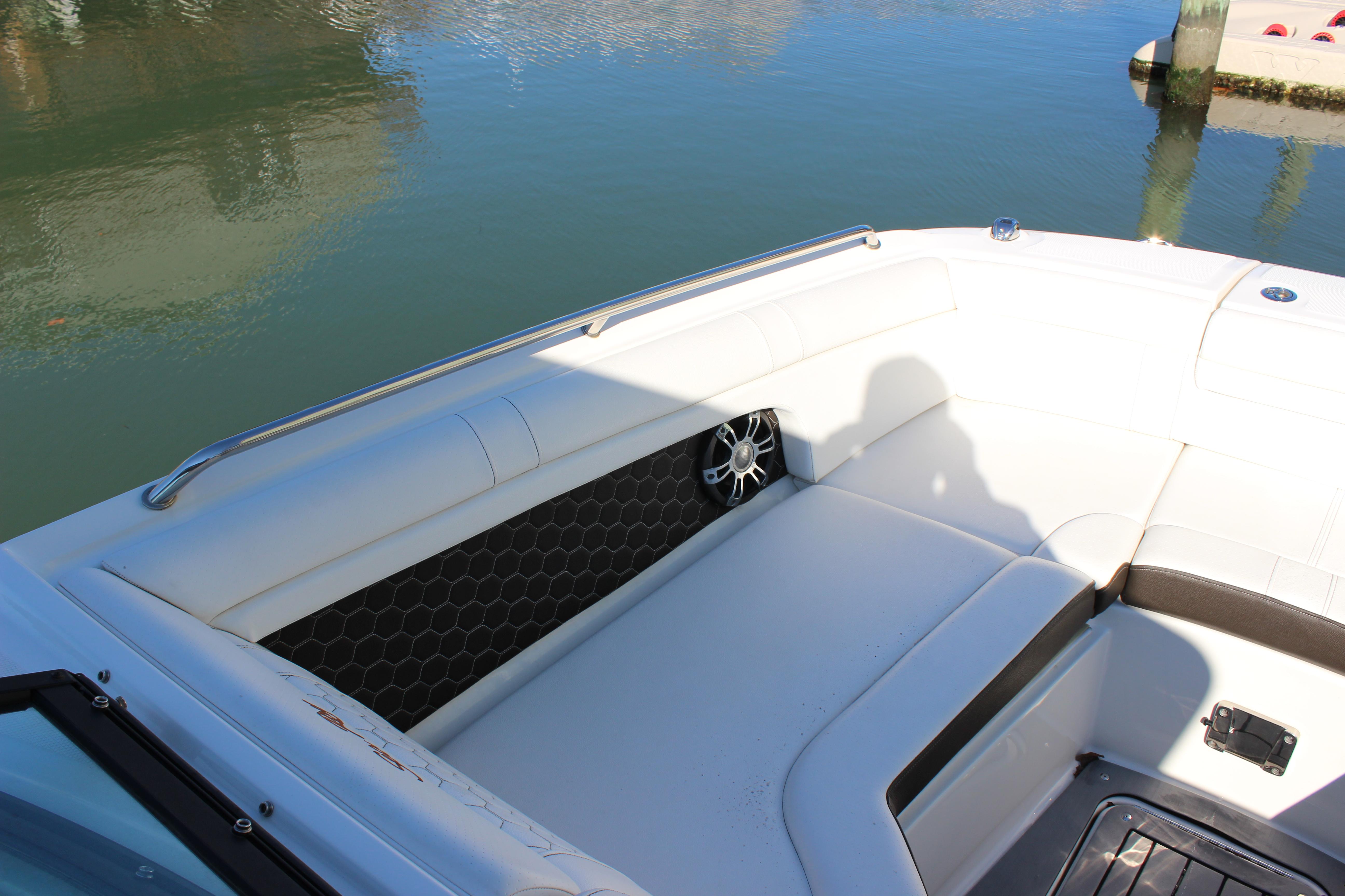2020 Sea Ray 270 SDX-OB