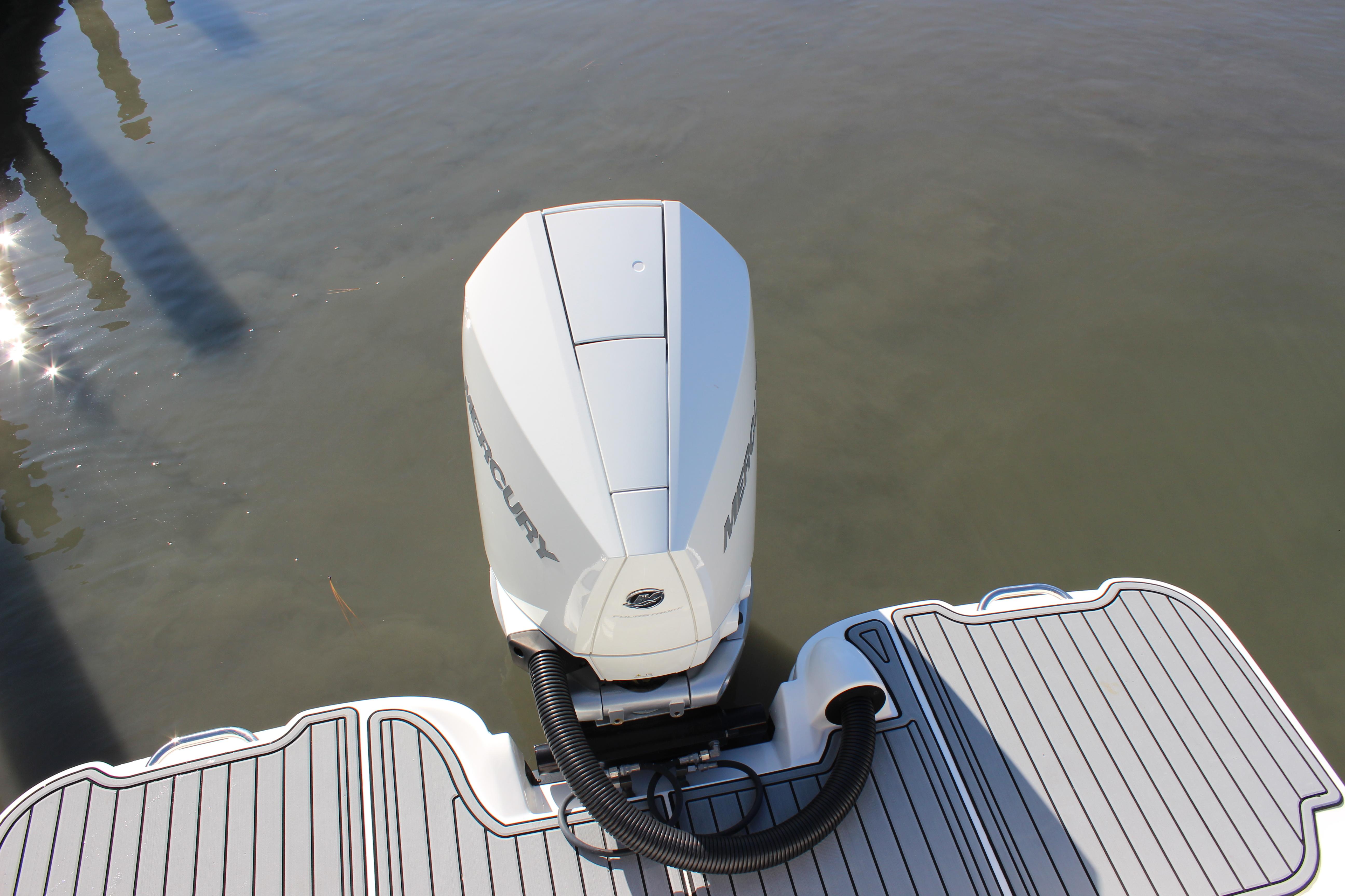 2020 Sea Ray 270 SDX-OB