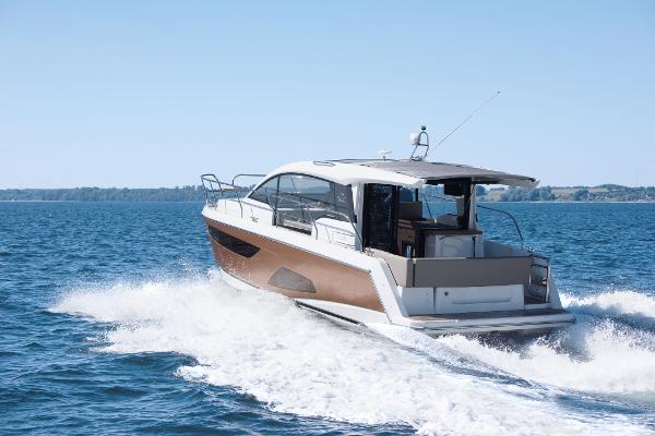 2020 Sealine C330