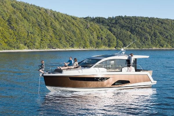 2020 Sealine C330