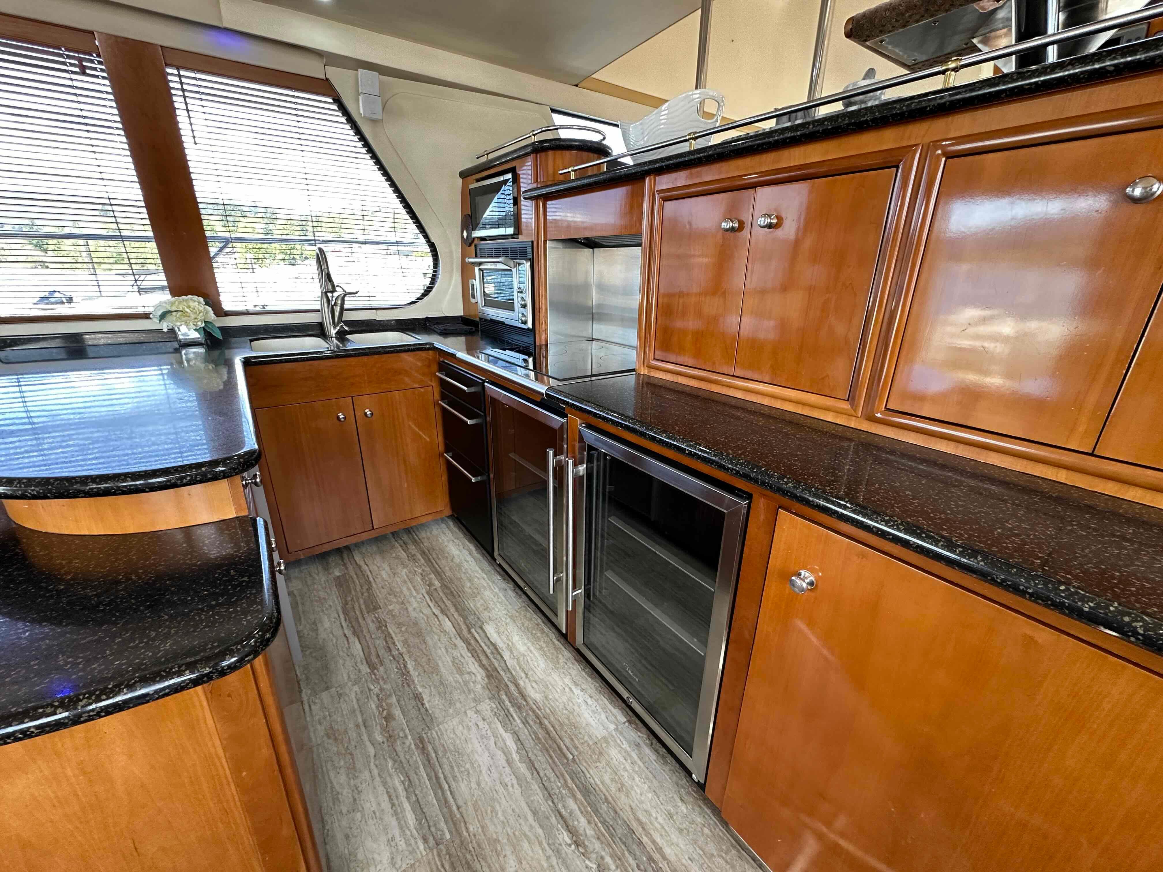 2001-carver-570-voyager-pilothouse-power-9768304-20250422212518203-1_XLARGE
