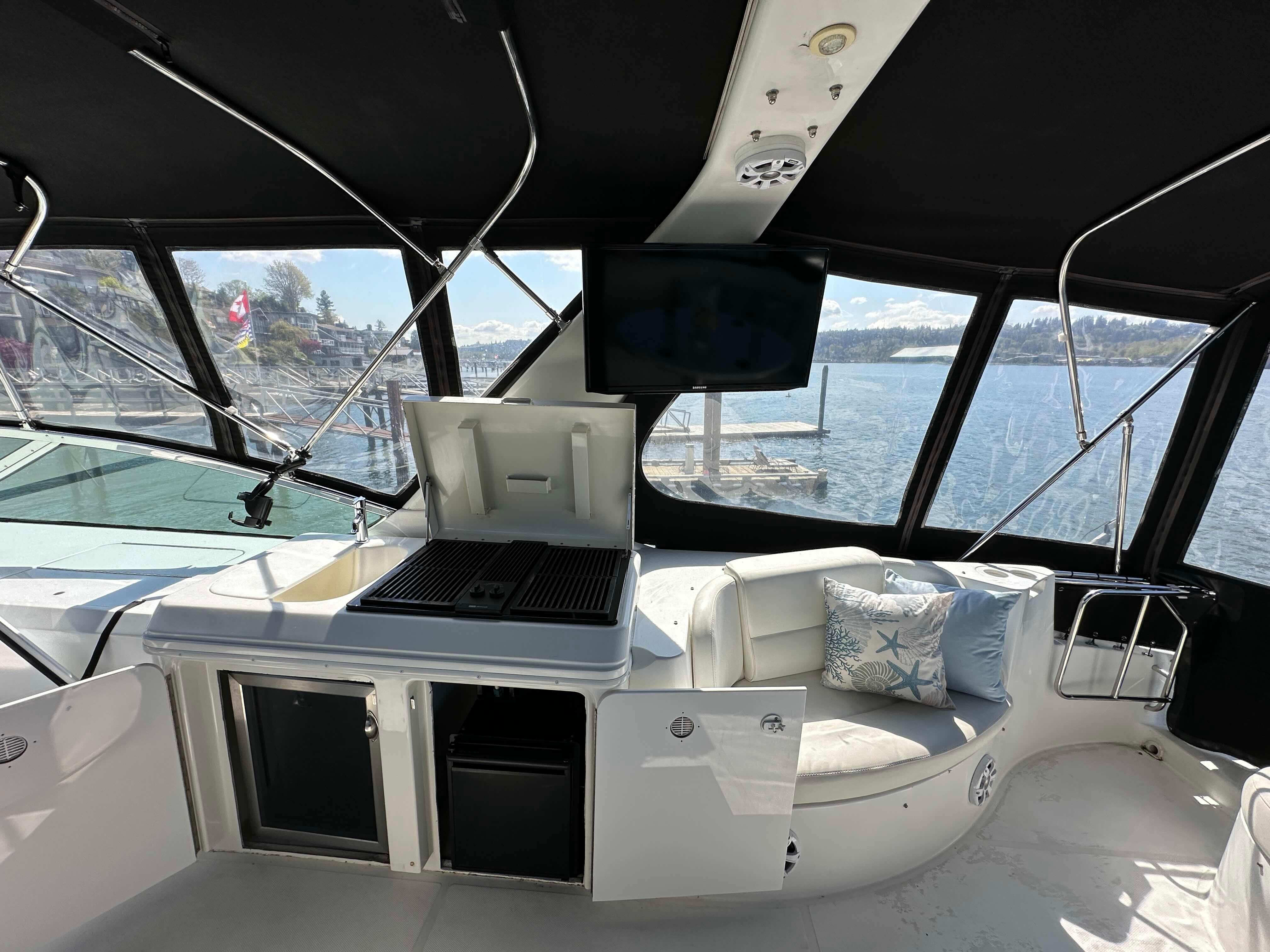 2001-carver-570-voyager-pilothouse-power-9768304-20250422212542221-1_XLARGE