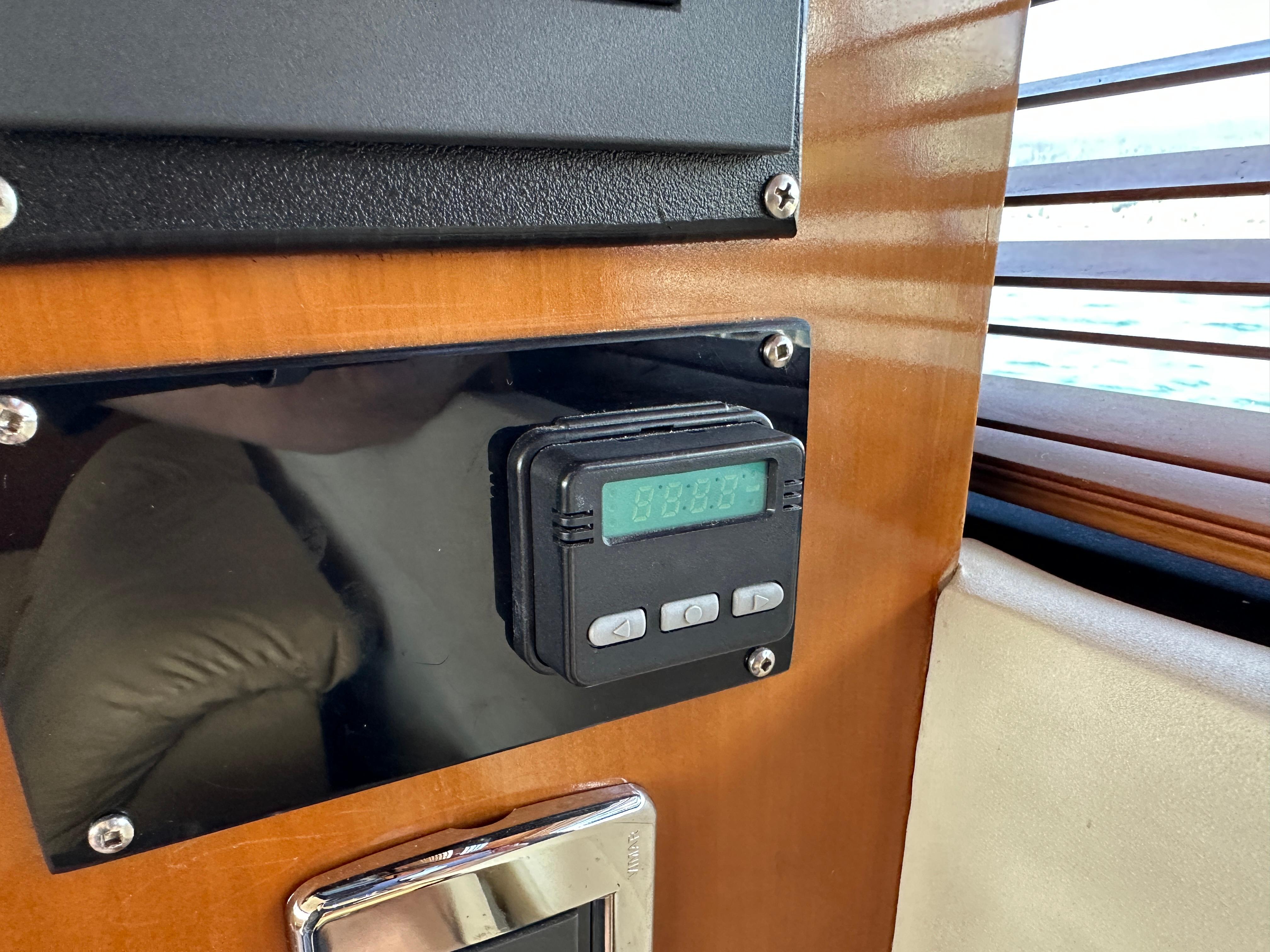 2001-carver-570-voyager-pilothouse-power-9768304-20250423103135379-1_XLARGE
