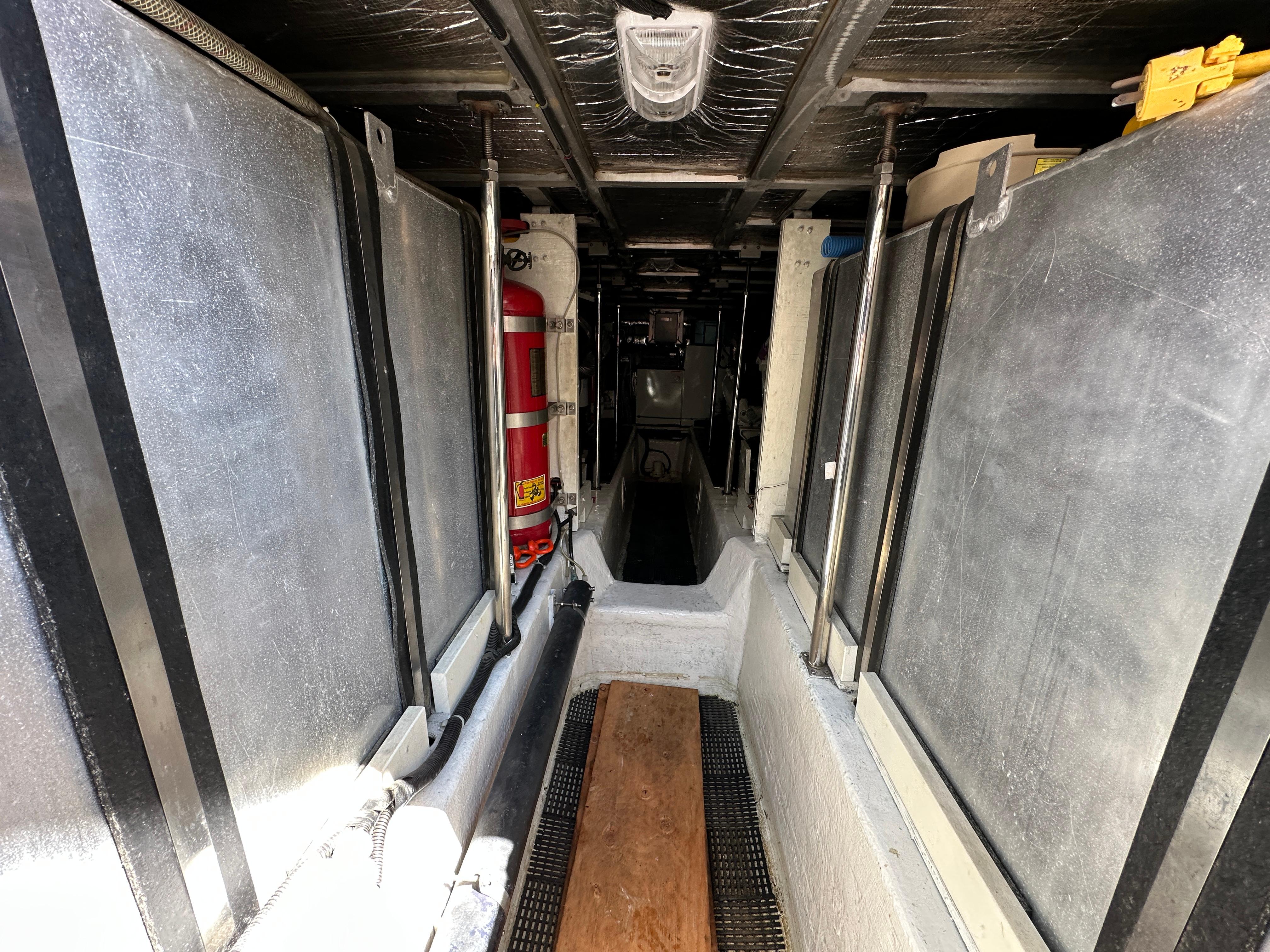 2001-carver-570-voyager-pilothouse-power-9768304-20250423103158899-1_XLARGE