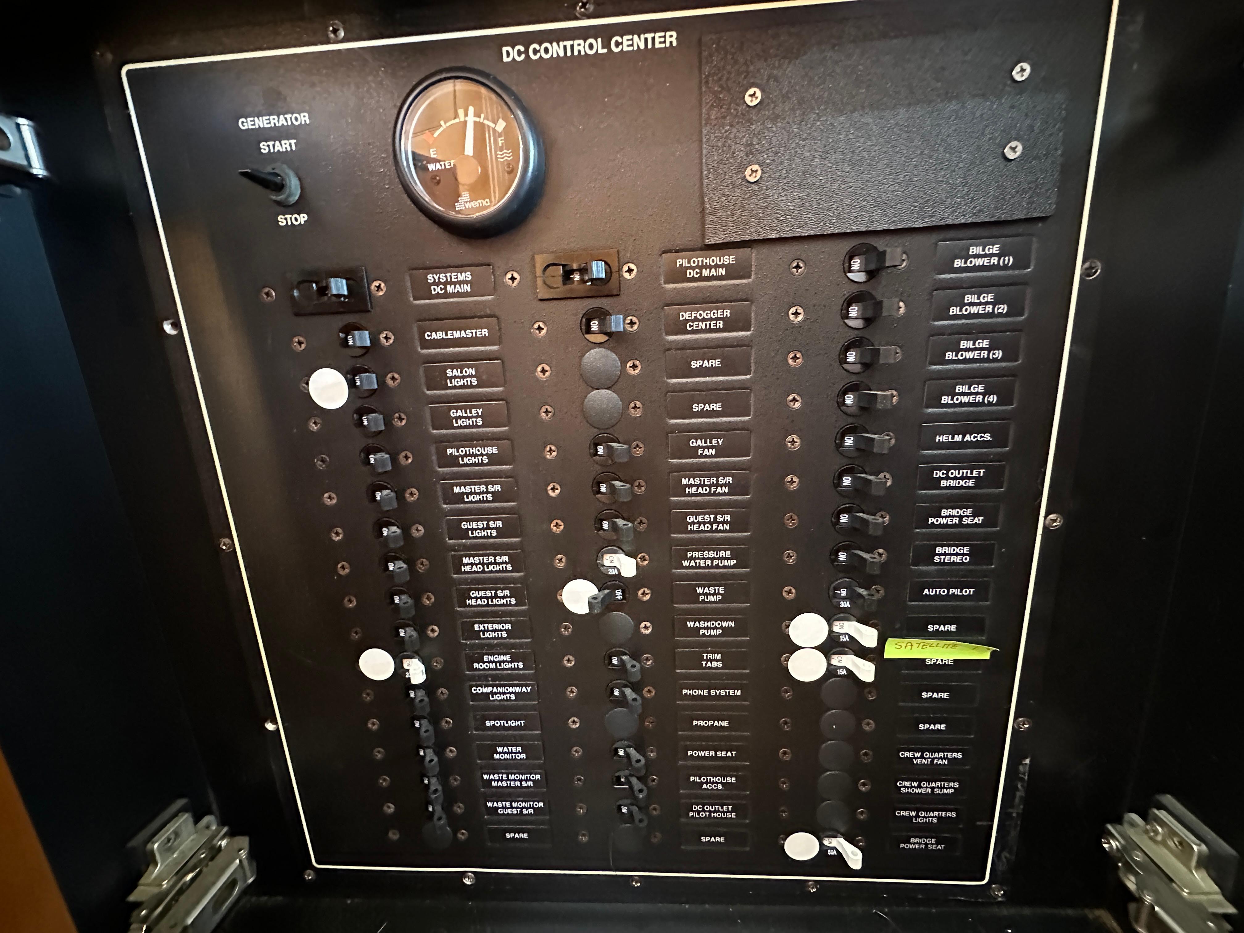 2001-carver-570-voyager-pilothouse-power-9768304-20250423103202375-1_XLARGE