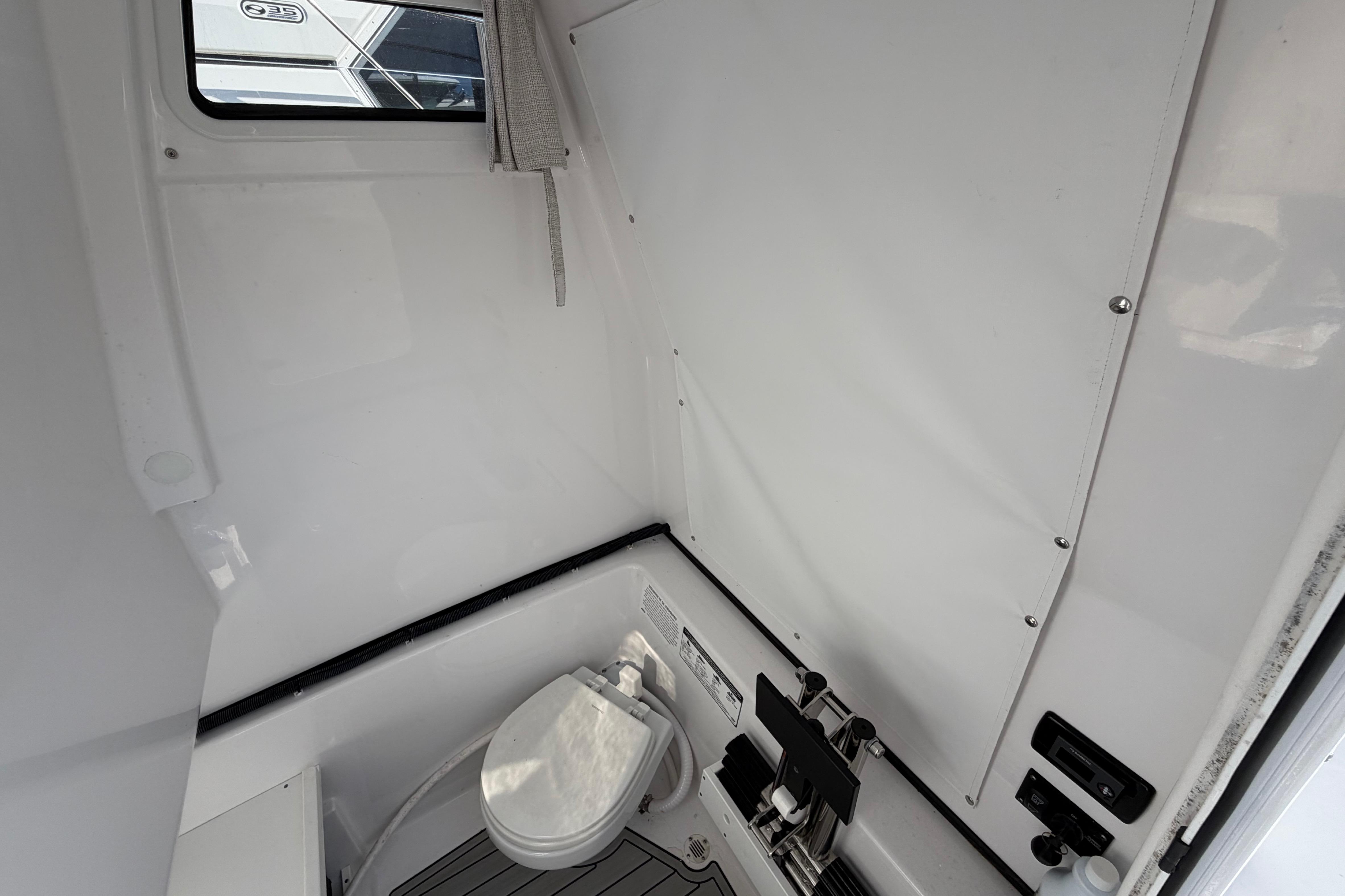 2024 Sportsman Open 282TE Center Console-17