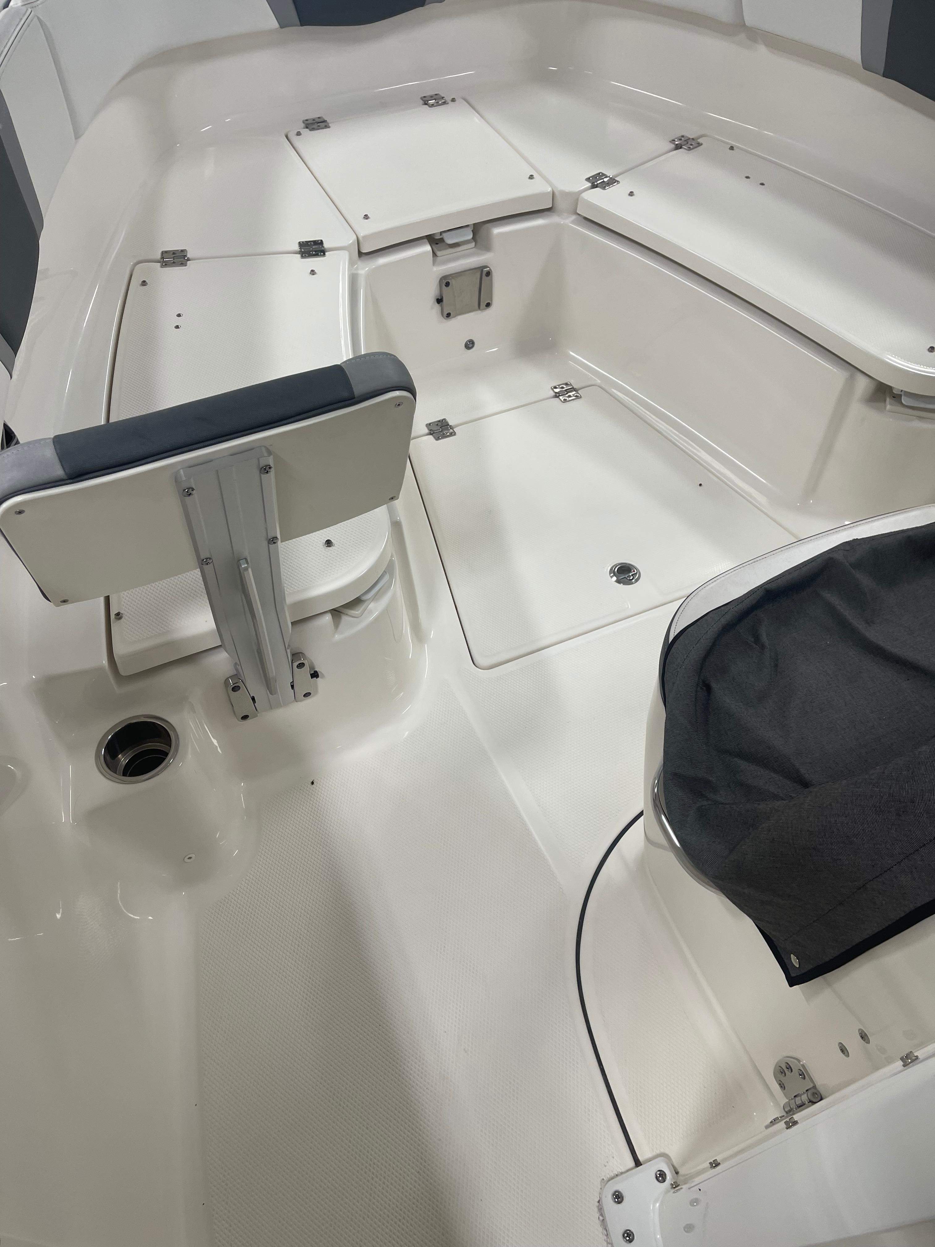 2020-robalo-r272-power-9808348-979128245-0-230520251239-11