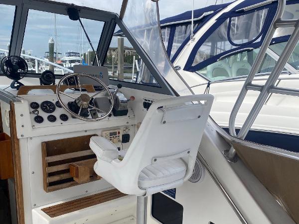 30' Luhrs, Listing Number 100899810, - Photo No. 7