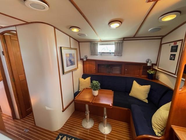 M 7211 RD Knot 10 Yacht Sales