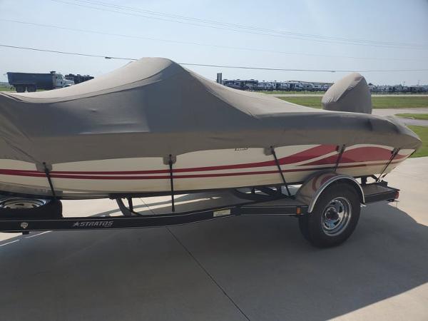 2009 Stratos boat for sale, model of the boat is 486 Ski-N-Fish & Image # 4 of 12